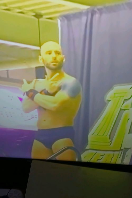 tommy invincible opp Hintergrund